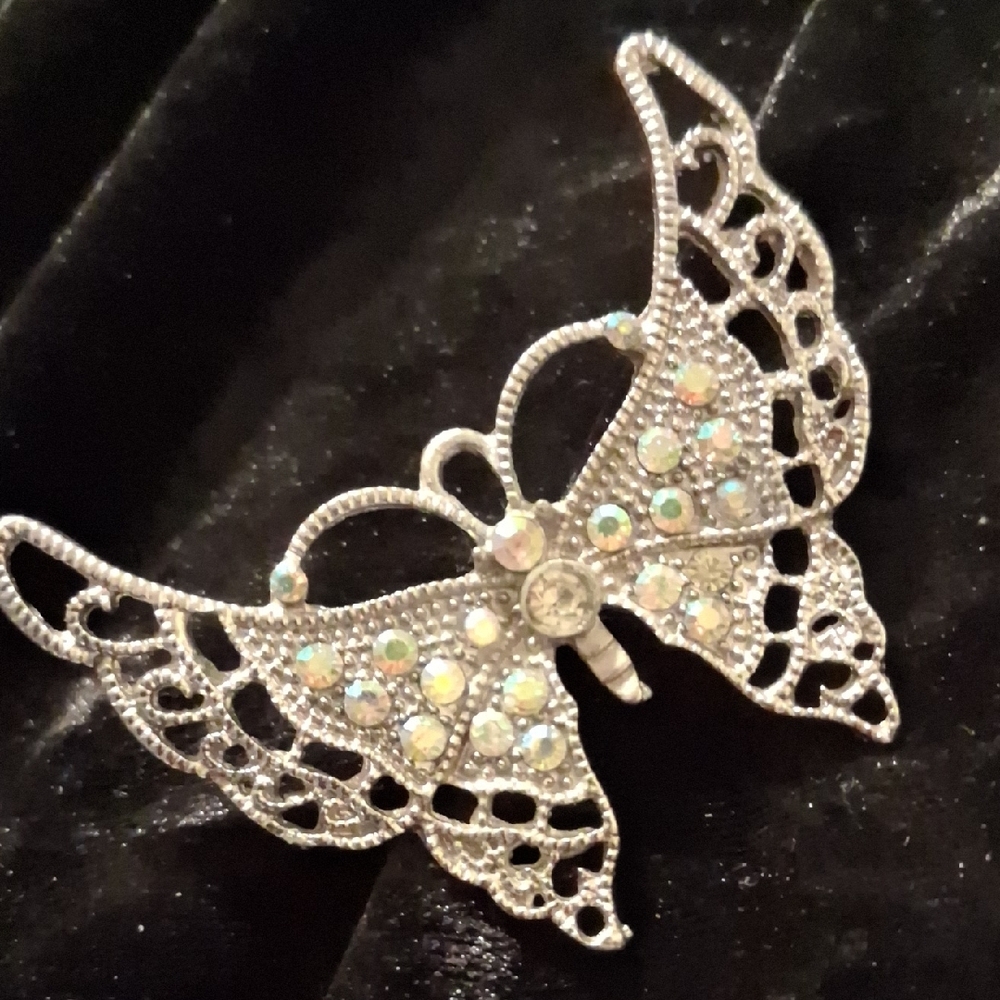 Intricate Silver Filigree Butterfly Brooch - Picture 5 of 5